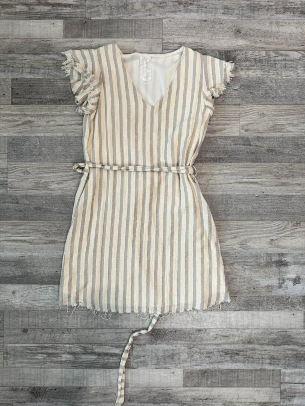 Sadie & Sage Ivory Stripe Flutter Sleeve Mini Dress Size Small Belted A39
